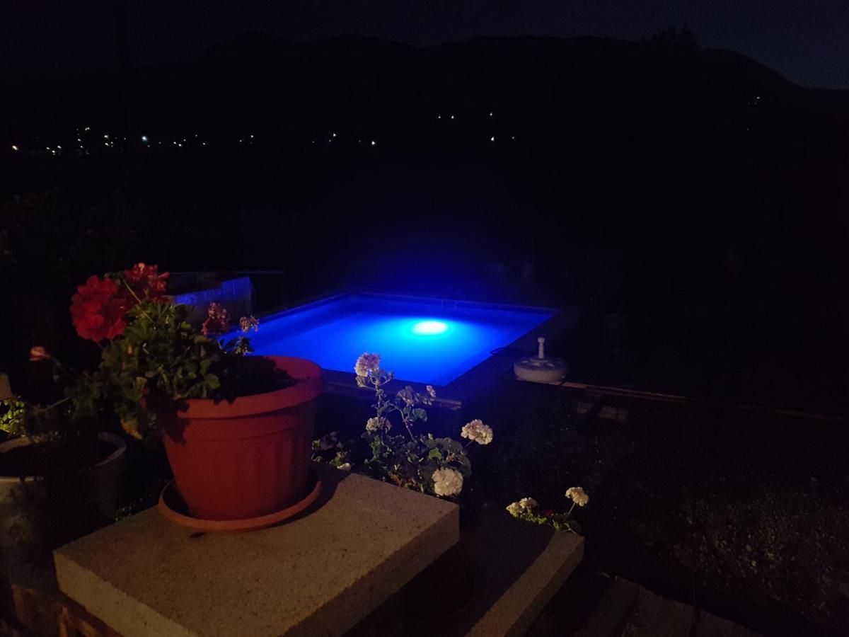 Къща За Гости Каза Роза - Swiss Style Chalet Casa Rosa Guest House Kyustendil Ngoại thất bức ảnh