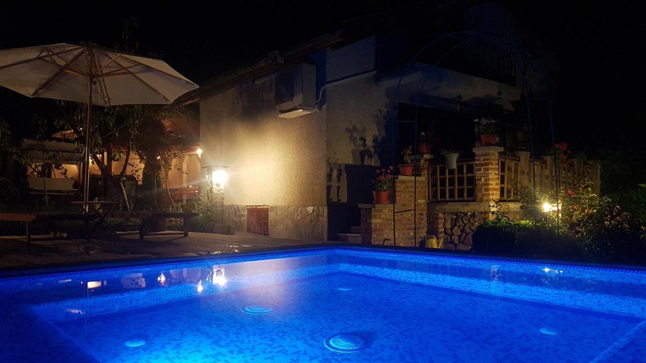 Къща За Гости Каза Роза - Swiss Style Chalet Casa Rosa Guest House Kyustendil Ngoại thất bức ảnh