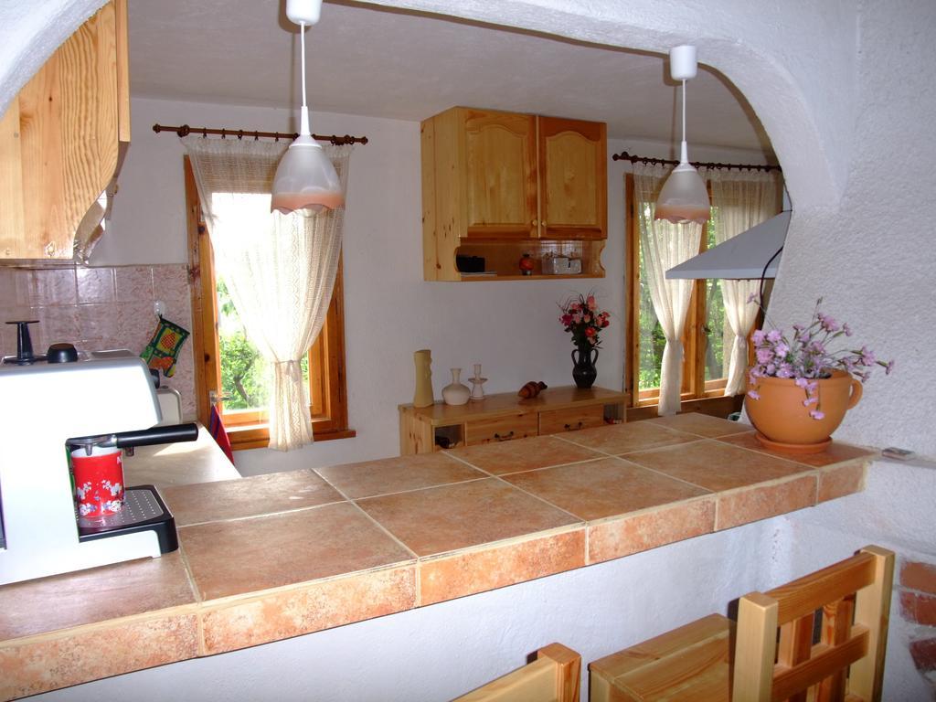 Къща За Гости Каза Роза - Swiss Style Chalet Casa Rosa Guest House Kyustendil Phòng bức ảnh