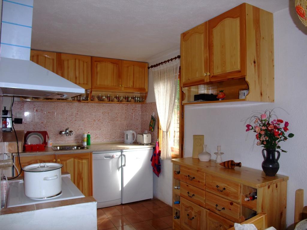 Къща За Гости Каза Роза - Swiss Style Chalet Casa Rosa Guest House Kyustendil Phòng bức ảnh